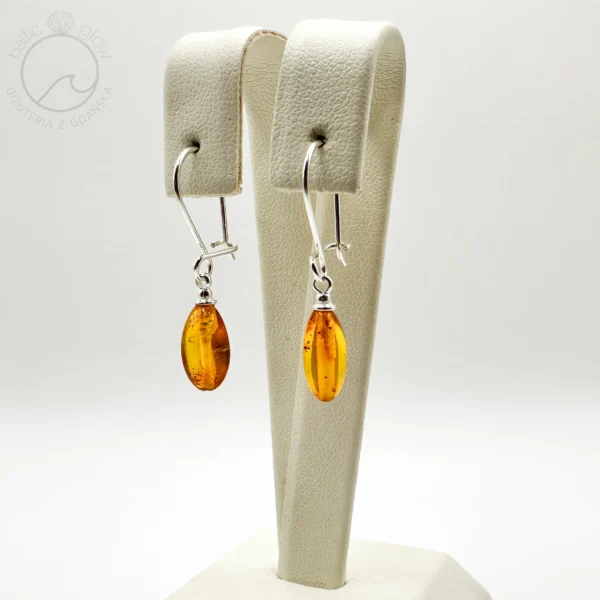 Srebrne kolczyki z bursztynem na biglu